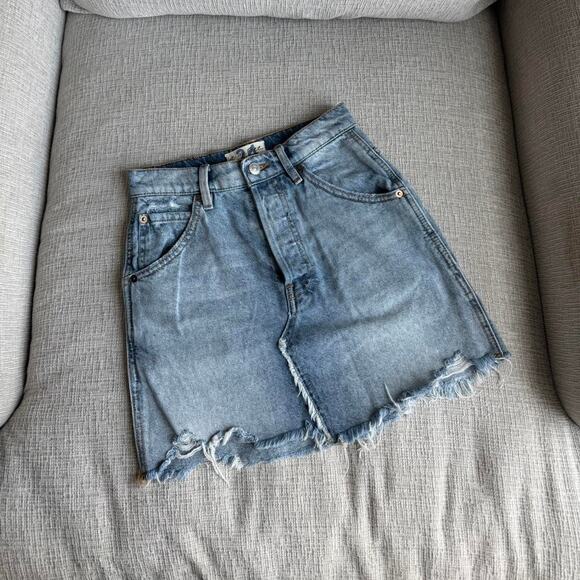 Mini blue denim skirt size 24 - Picture 1 of 3
